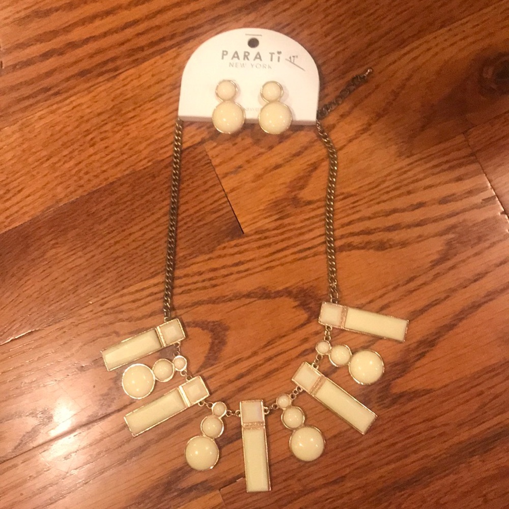 para Ti New York cream necklace and earrings